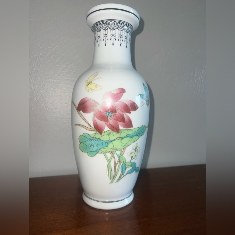 Chinese Vintage Ceramic Floral Vase